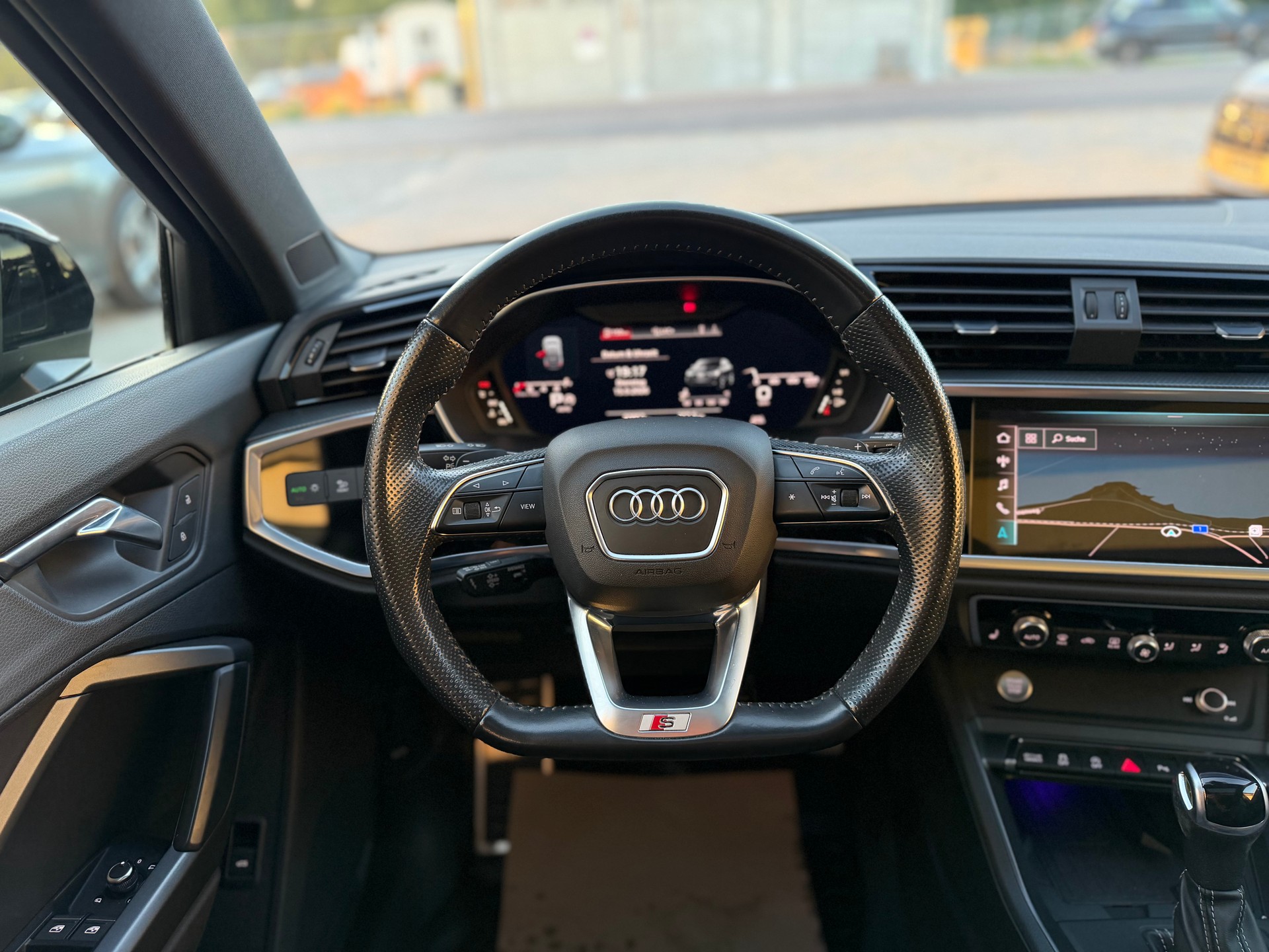 AUDI Q3 Sportback 40 TFSI S line quattro S-tronic-image-15