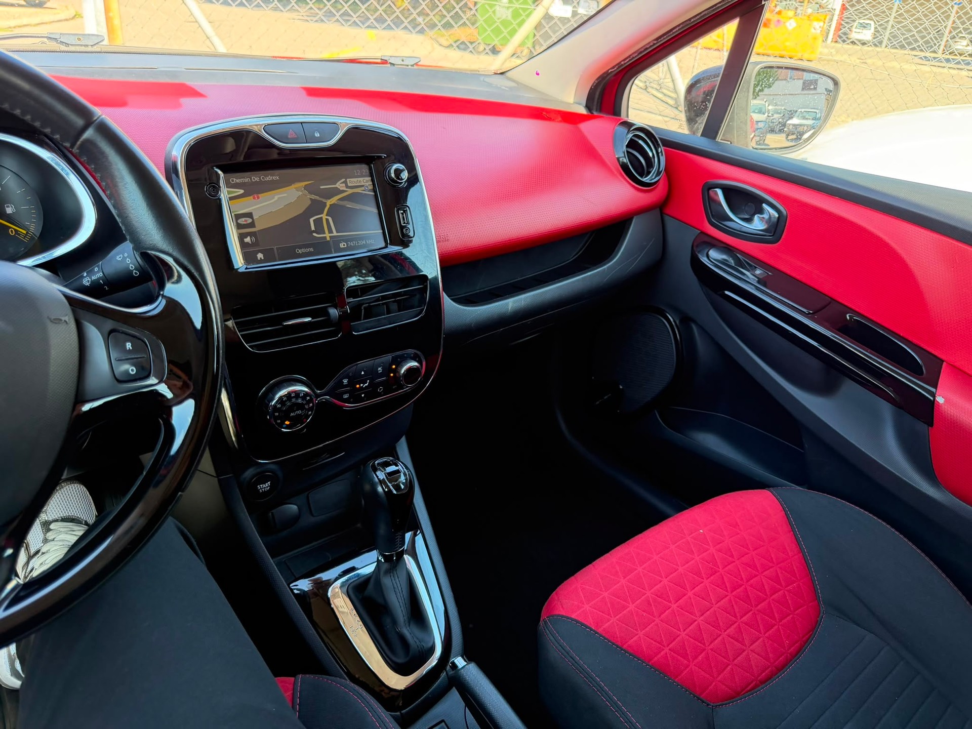 RENAULT Clio Grandtour 1.5 dCi Swiss 🇨🇭 Edition EDC GARANTIE 2 ANS expertiser du jour-image-10