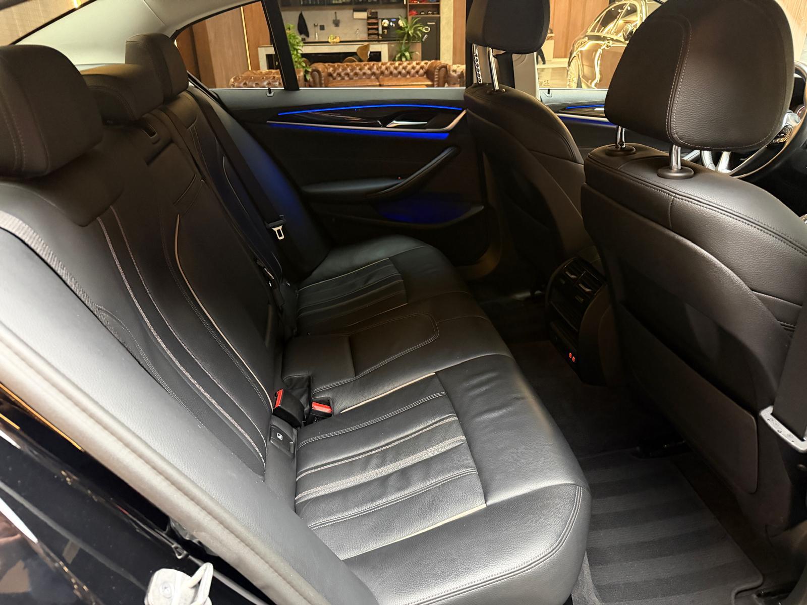 BMW 5er Reihe G30 520d xDrive-image-18