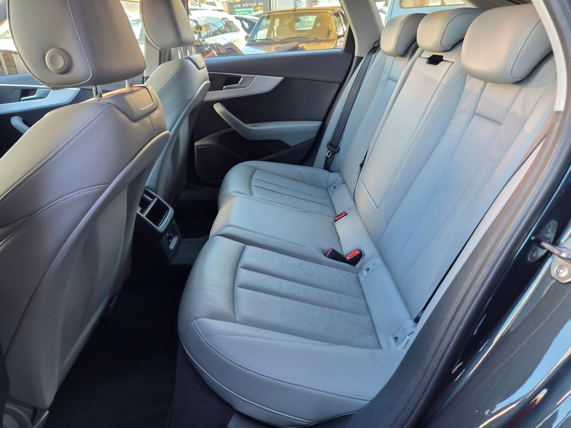 AUDI A4 Avant 2.0 TDI quattro S-tronic-image-9