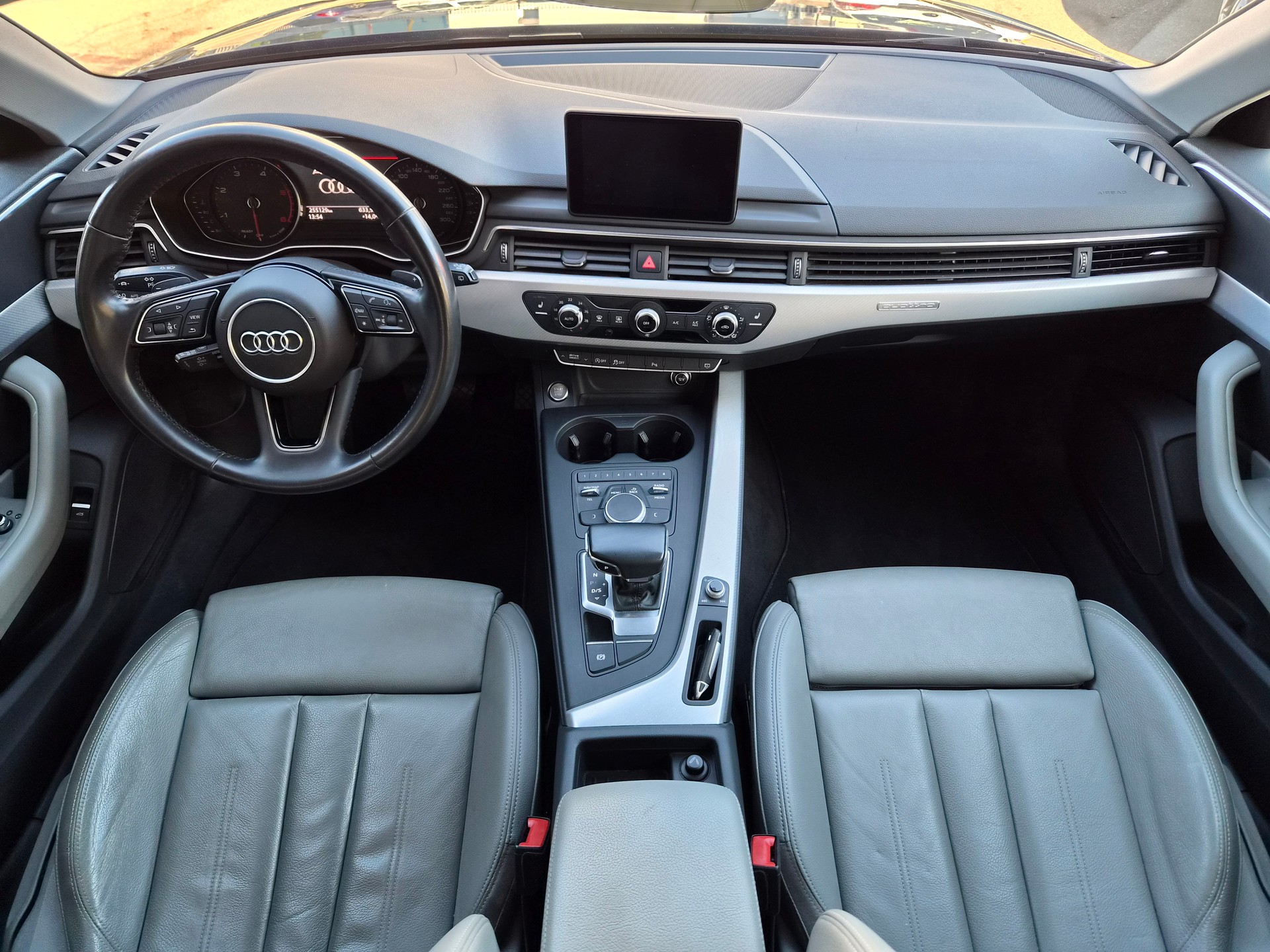 AUDI A4 Avant 2.0 TDI quattro S-tronic-image-10