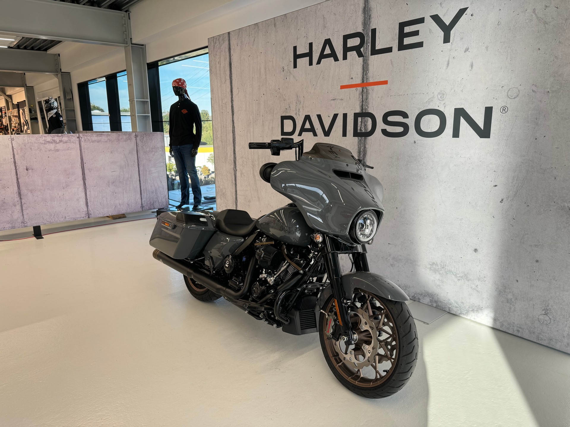 HARLEY-DAVIDSON FLHXST Street Glide ST 117-showroom-element-1