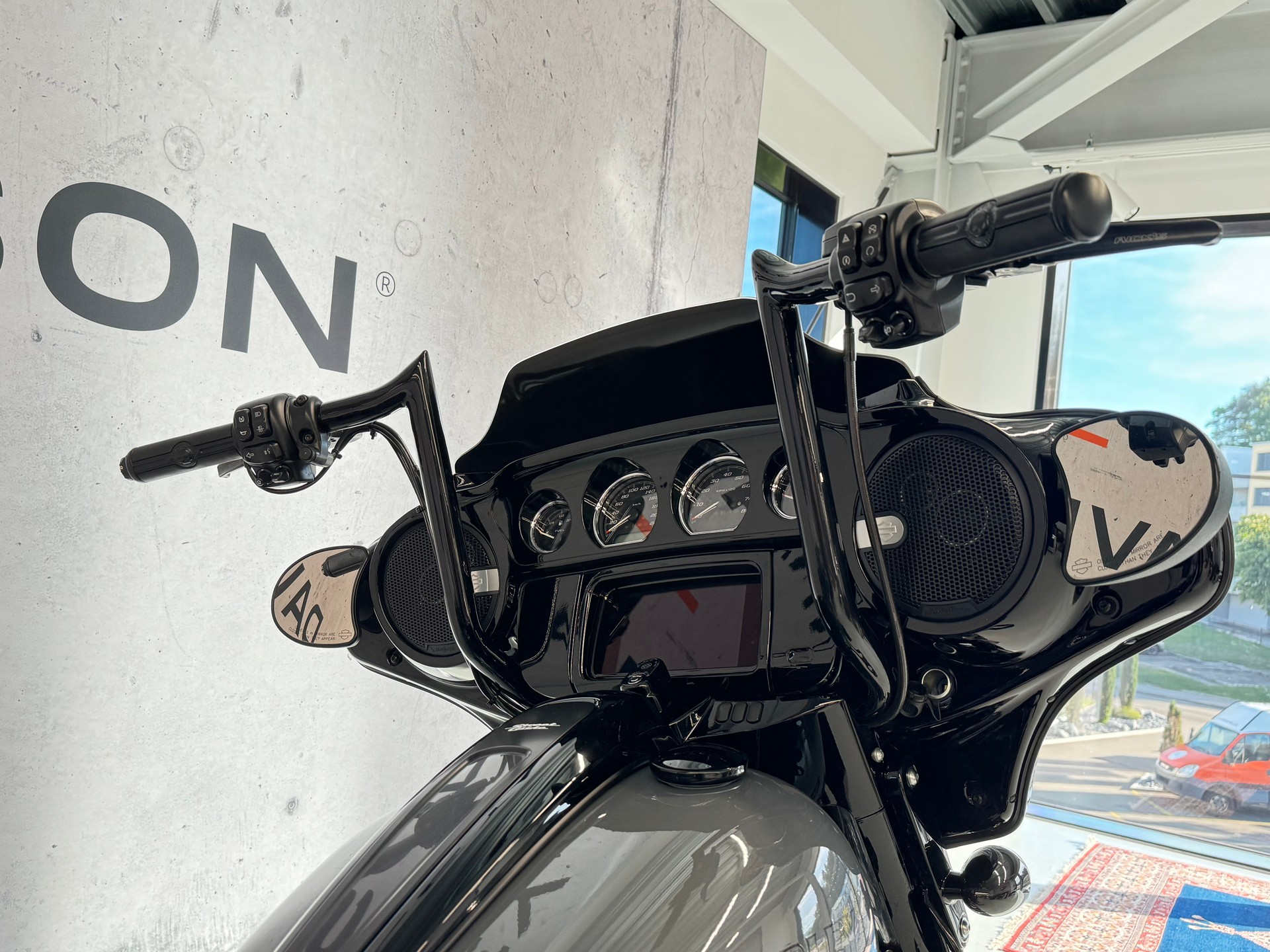 HARLEY-DAVIDSON FLHXST Street Glide ST 117-showroom-element-3