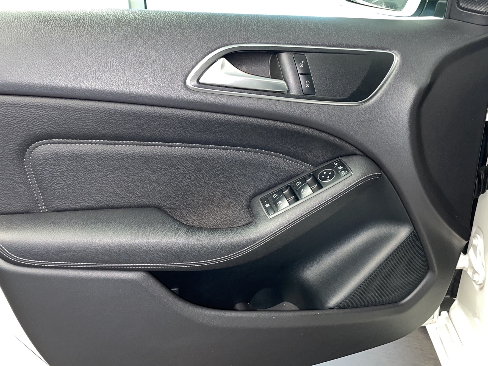 MERCEDES-BENZ B-Klasse W246 B 180 Style-image-10