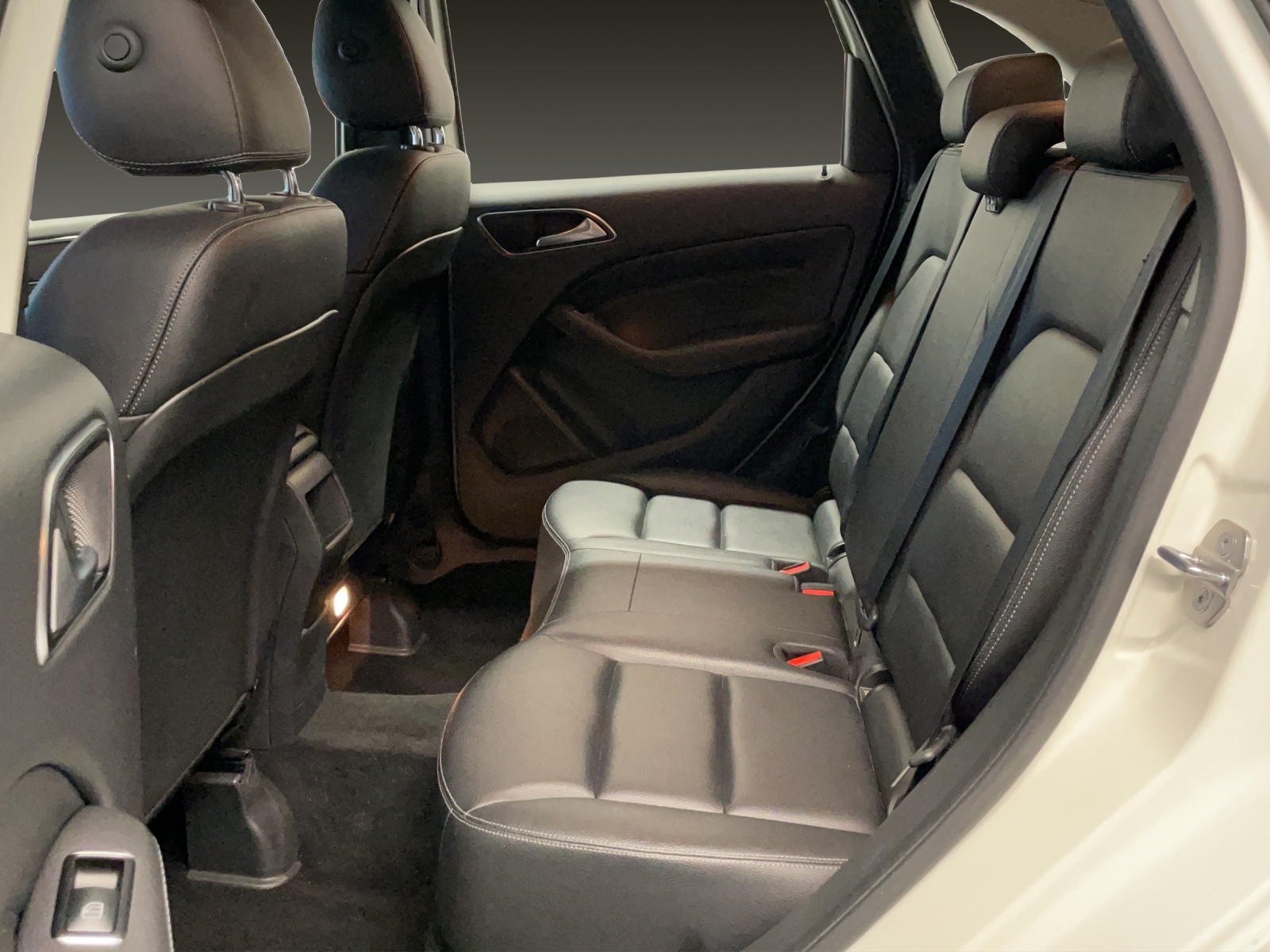 MERCEDES-BENZ B-Klasse W246 B 180 Style-image-11