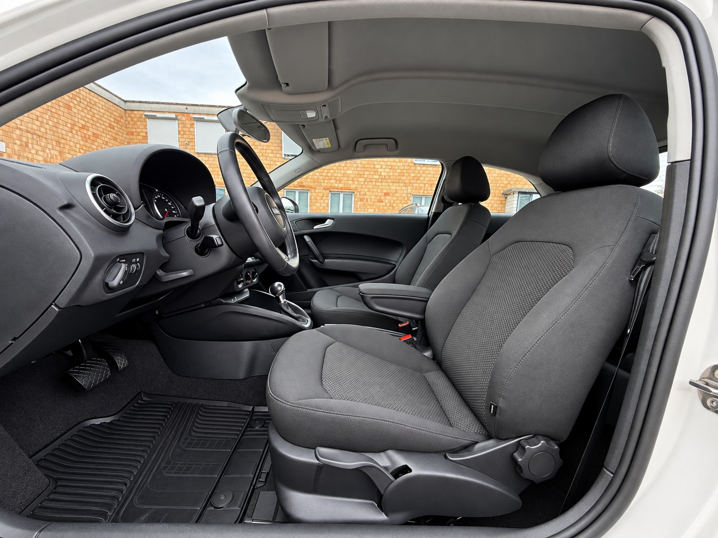 AUDI A1 1.0 TFSI S-tronic Automat-image-16