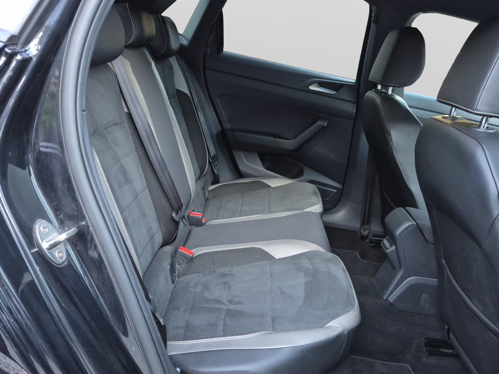VW Polo 2.0 TSI GTI DSG-image-14