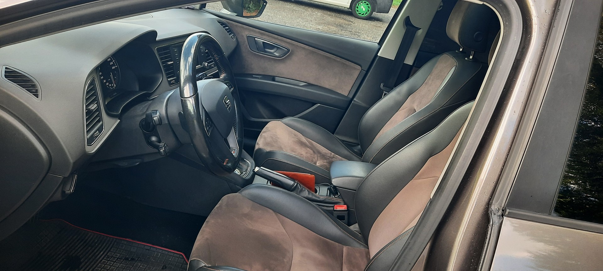 SEAT Seat Leon X-Perience 2.0 TDI-image-3