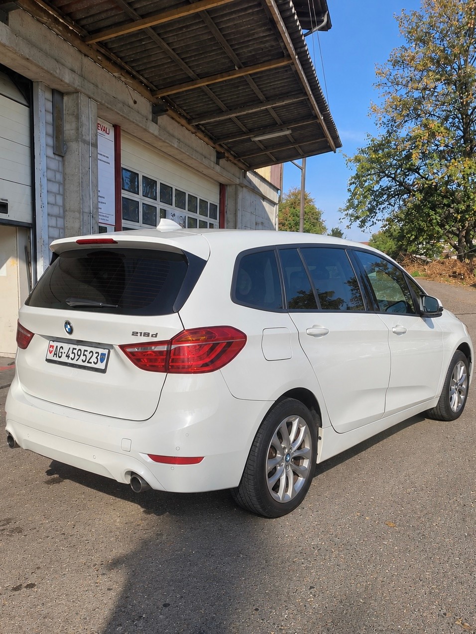 BMW 218d xDrive Gran Tourer-image-3