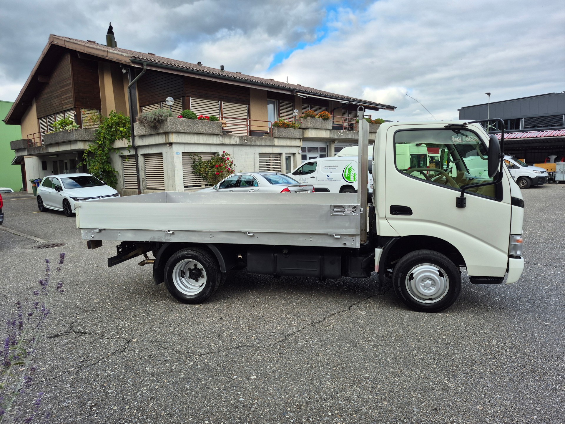 TOYOTA Dyna 150 SWB-image-3