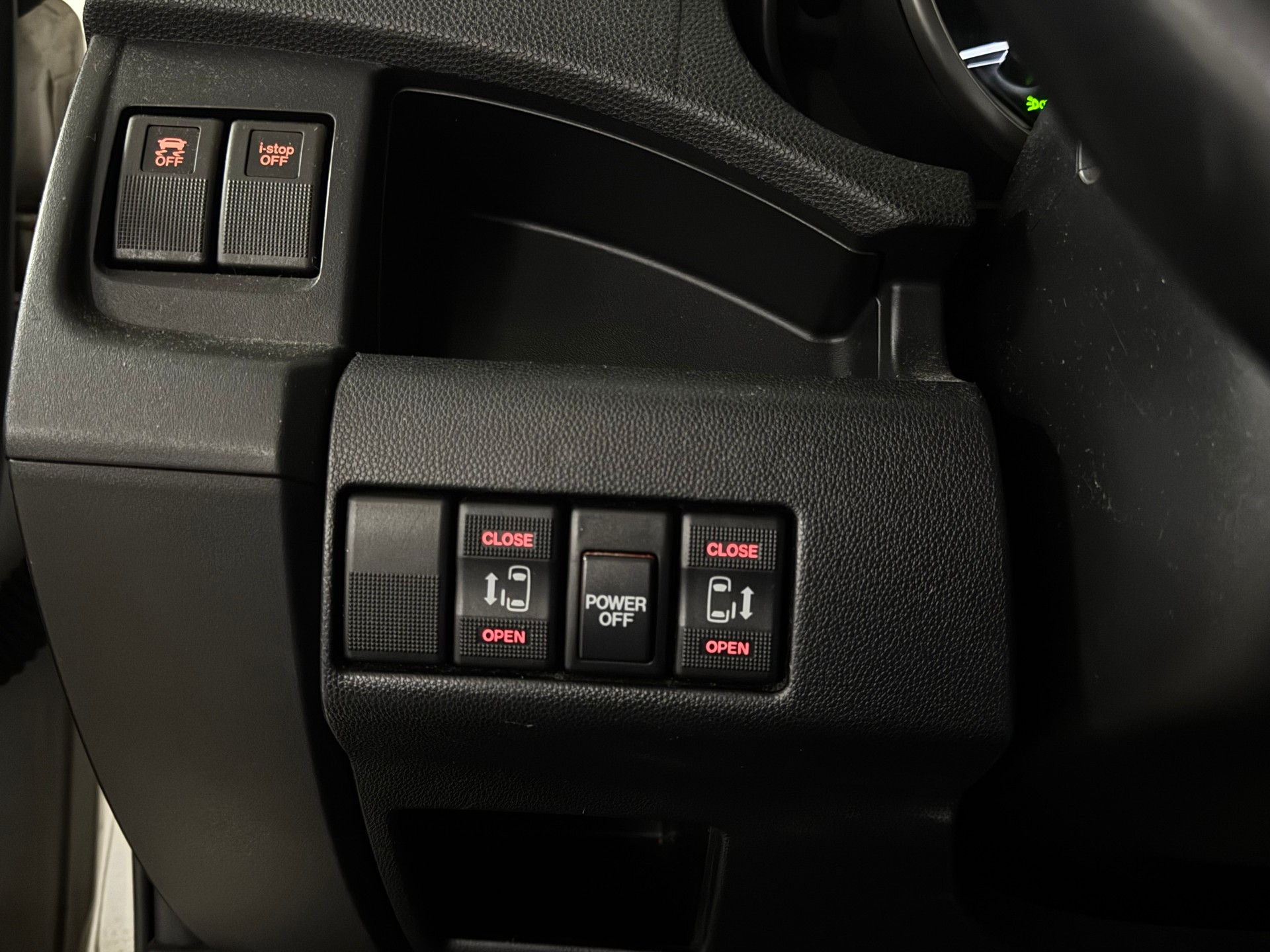 MAZDA 5 2.0 16V Exclusive mit Anhängerkupplung-image-12