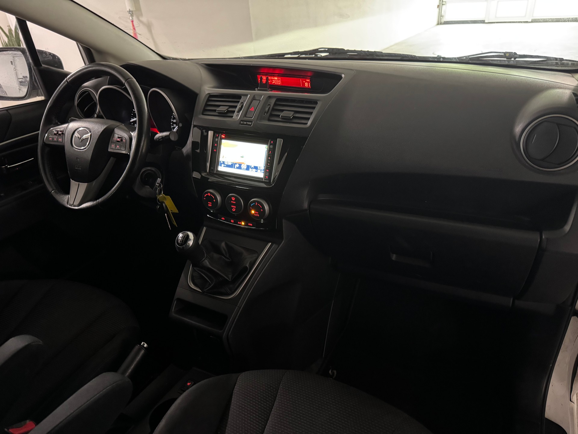 MAZDA 5 2.0 16V Exclusive mit Anhängerkupplung-image-10