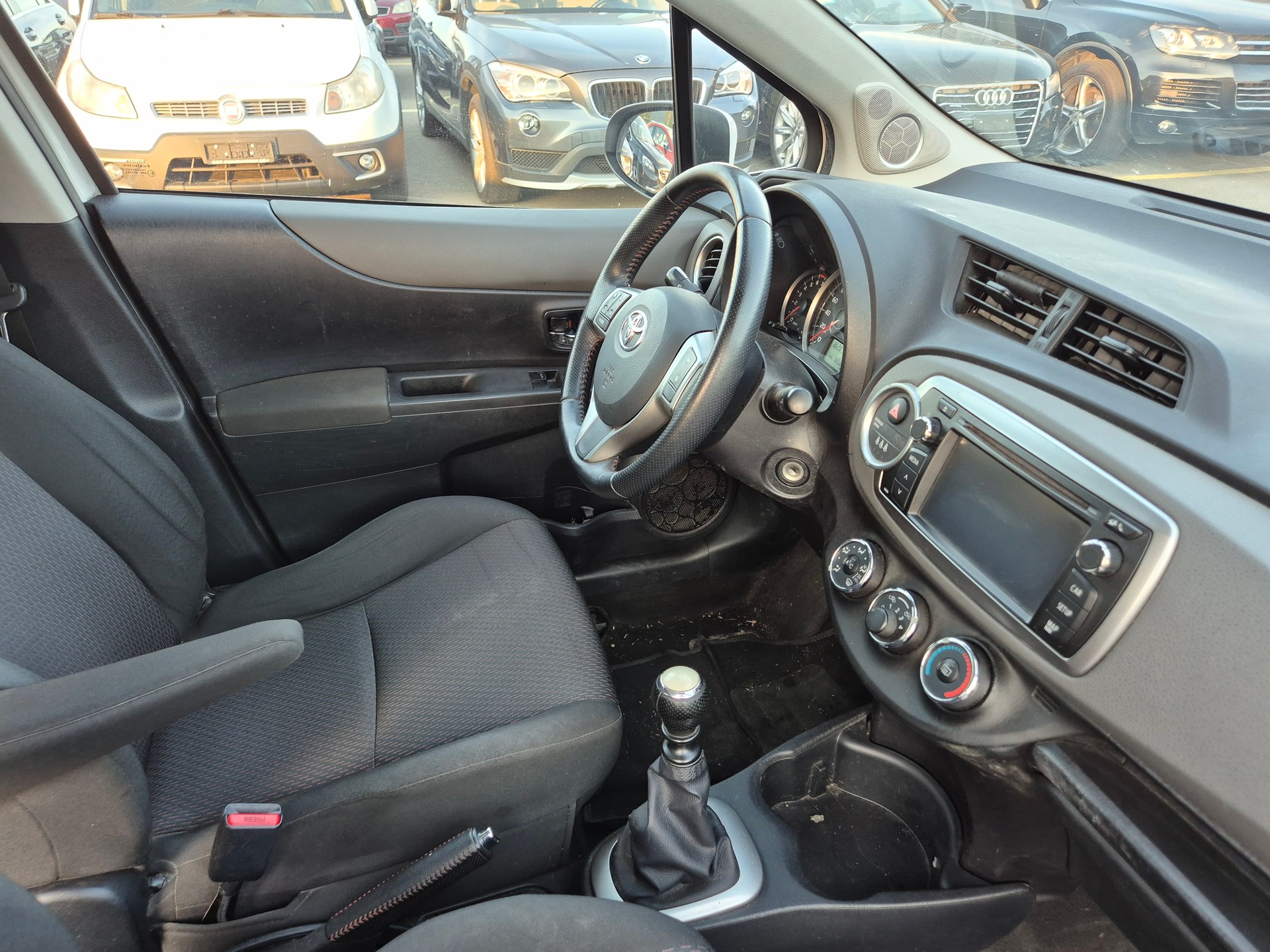 TOYOTA Yaris 1.33 Style-image-4