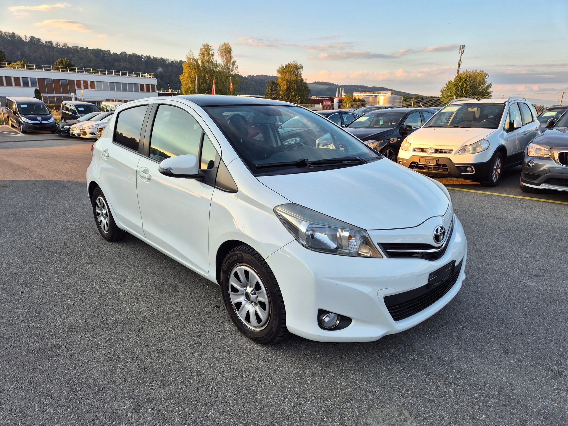TOYOTA Yaris 1.33 Style-image-1