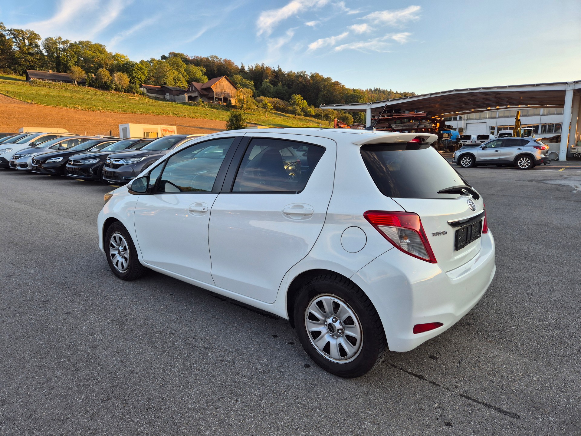 TOYOTA Yaris 1.33 Style-image-12