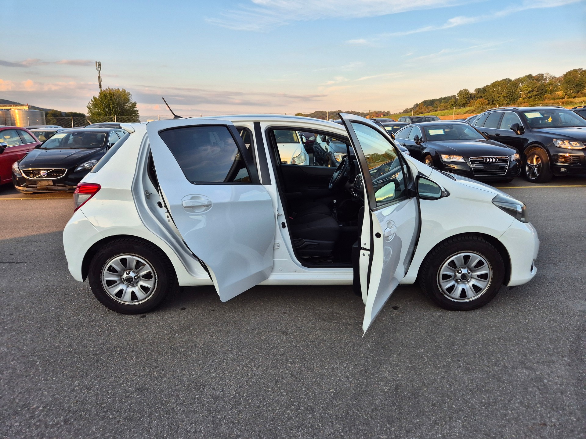TOYOTA Yaris 1.33 Style-image-11