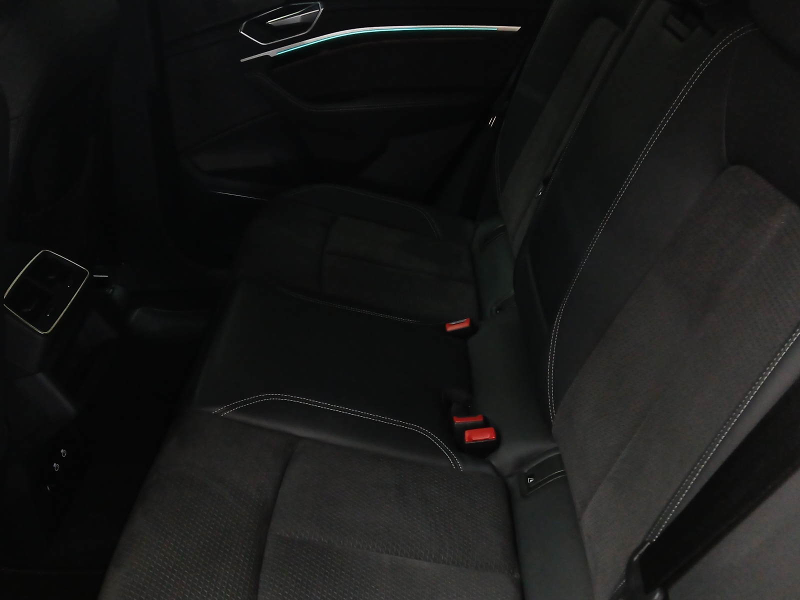 AUDI e-tron 55 Sportback S Line Black Edition quattro-image-12