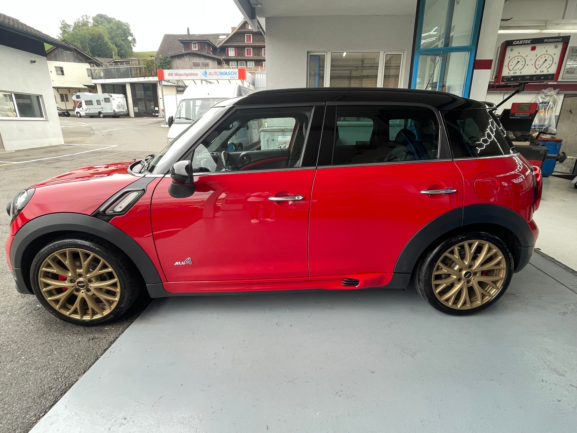 MINI Countryman John Cooper Works ALL4-image-4