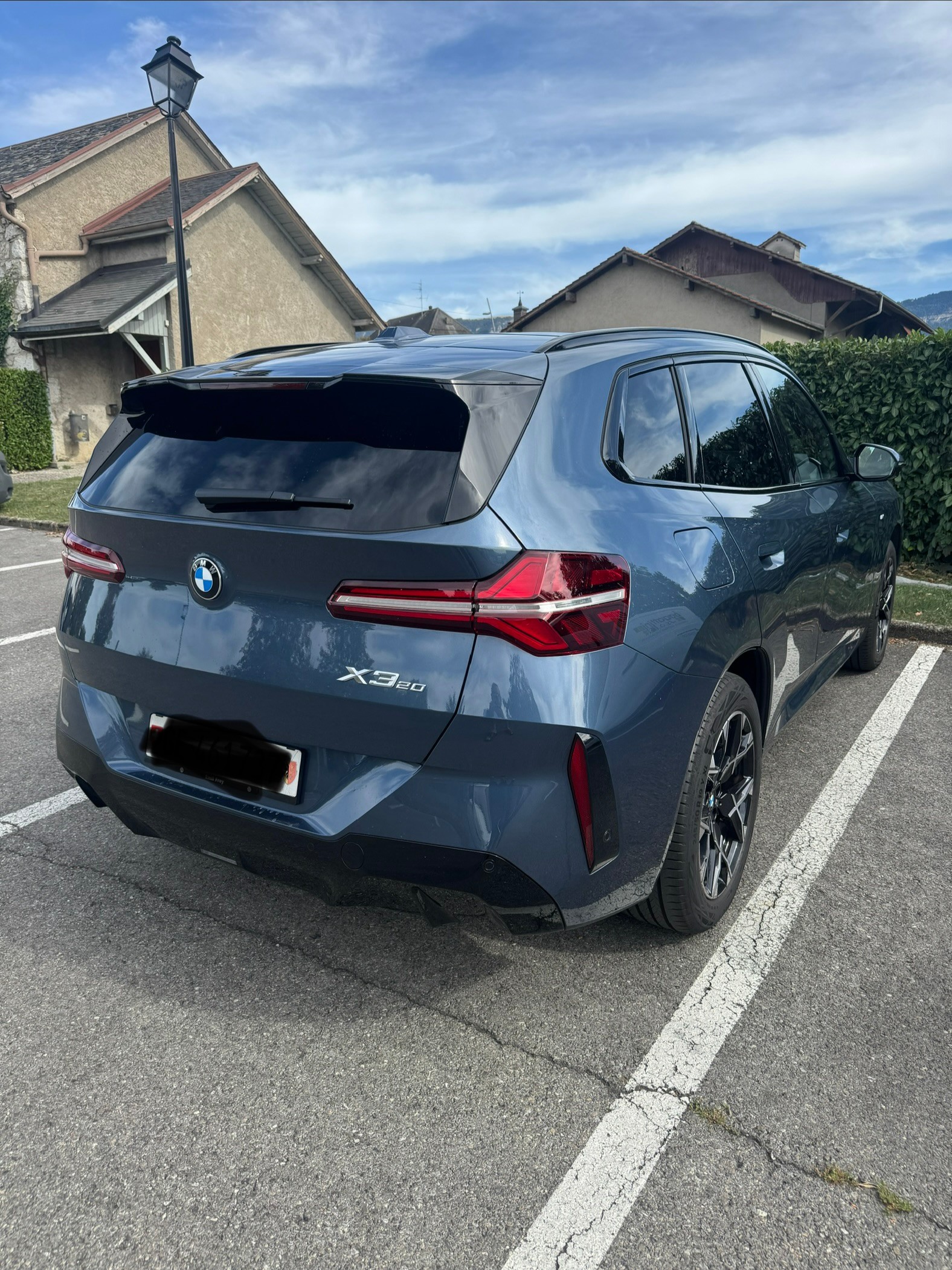 BMW 20i xDrive-image-1