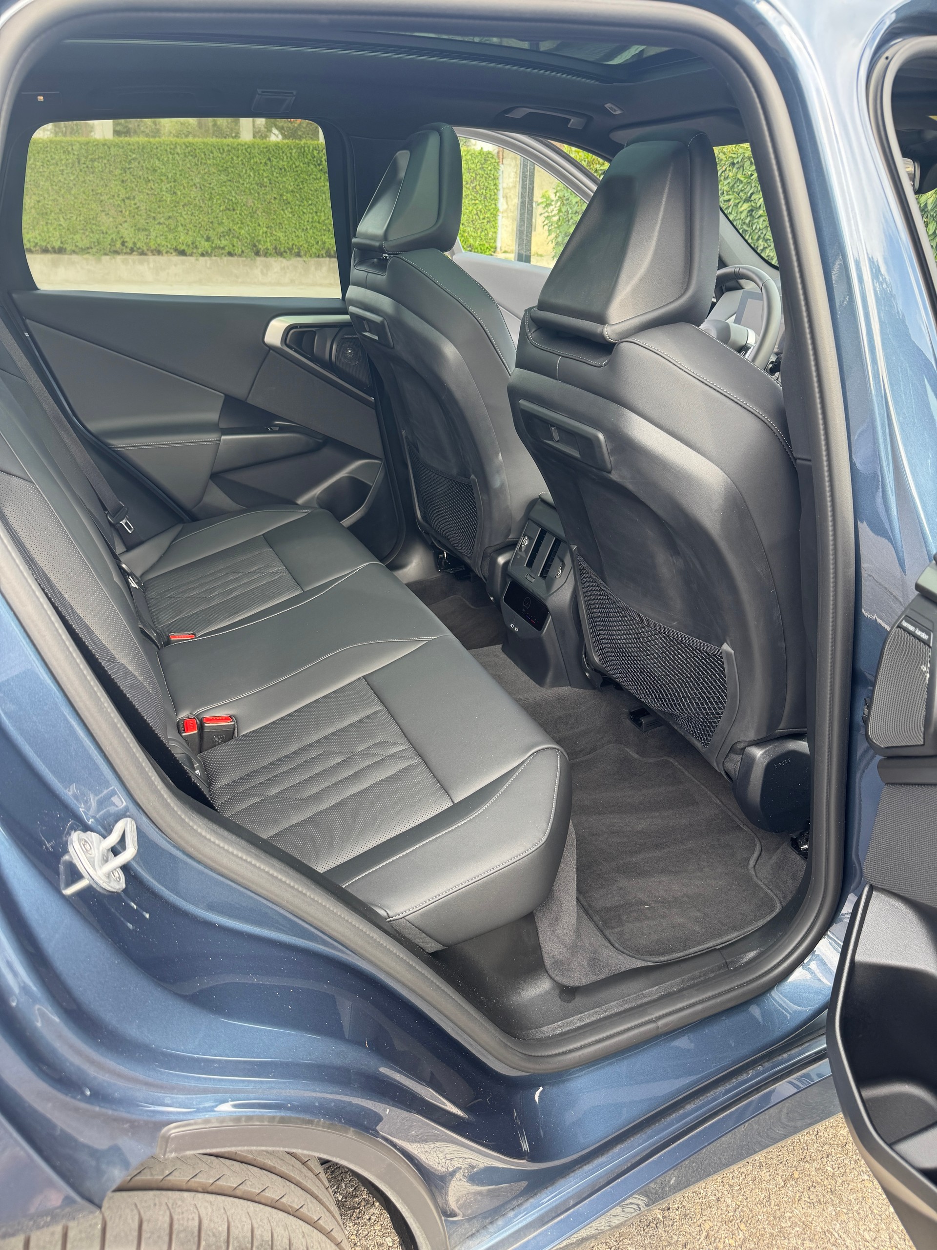BMW 20i xDrive-image-6