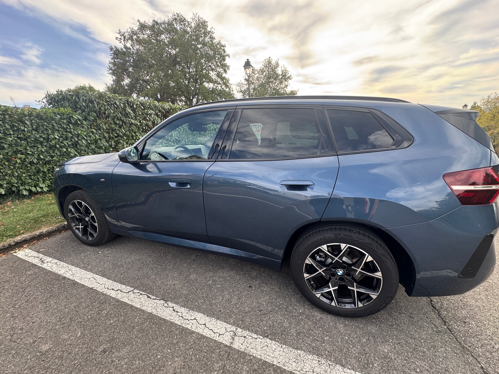 BMW 20i xDrive-image-2