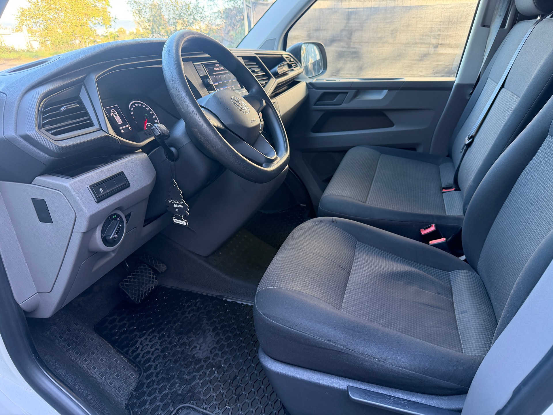 VW T6.1 2.0 TDI 4Motion DSG-image-11
