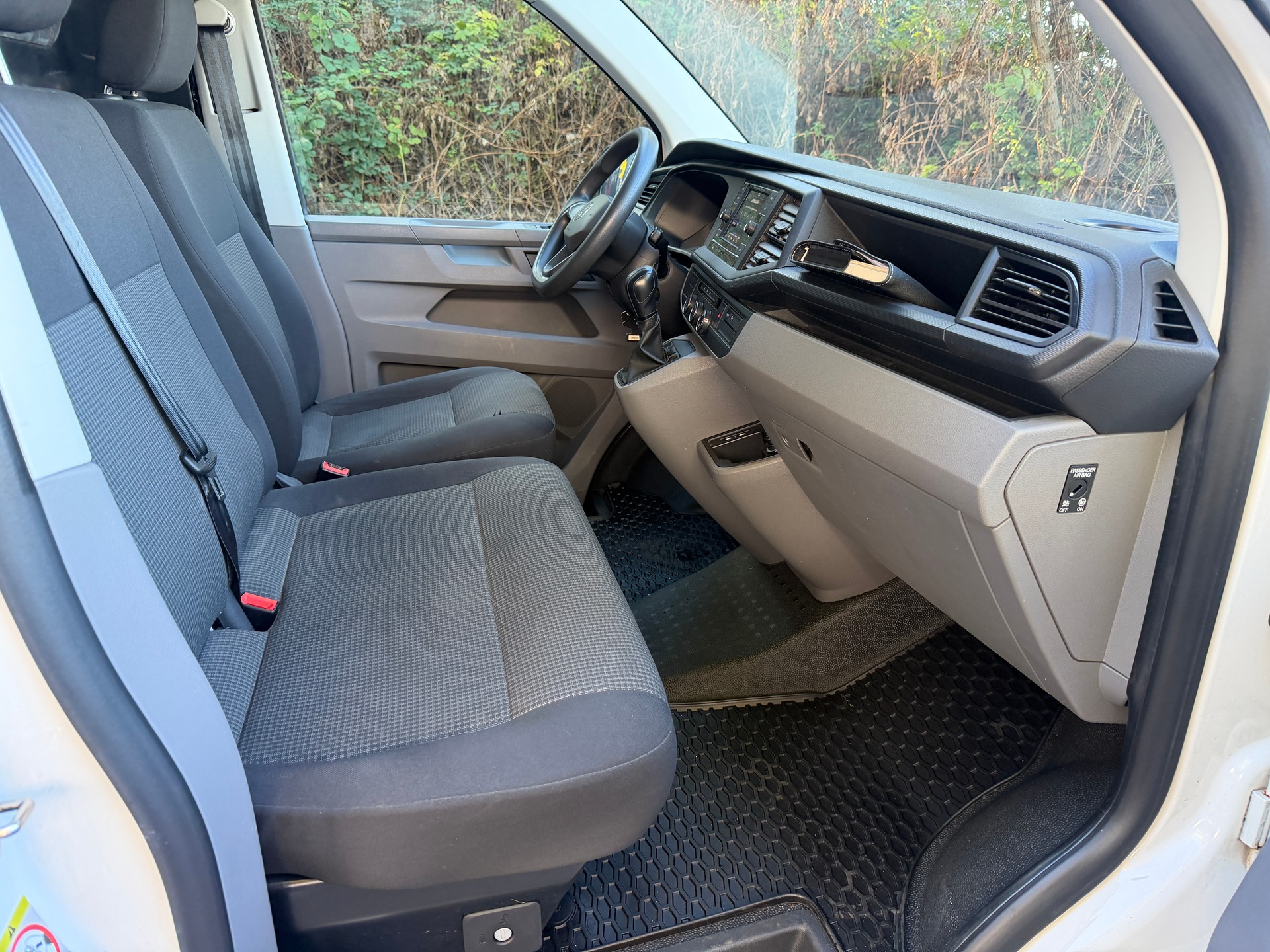 VW T6.1 2.0 TDI 4Motion DSG-image-2