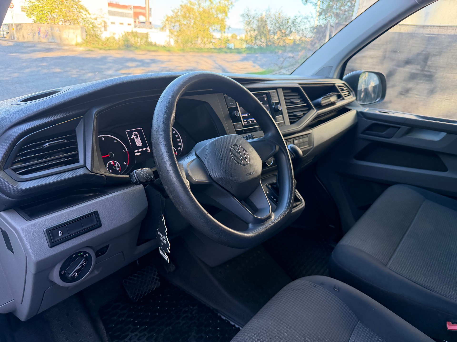 VW T6.1 2.0 TDI 4Motion DSG-image-13