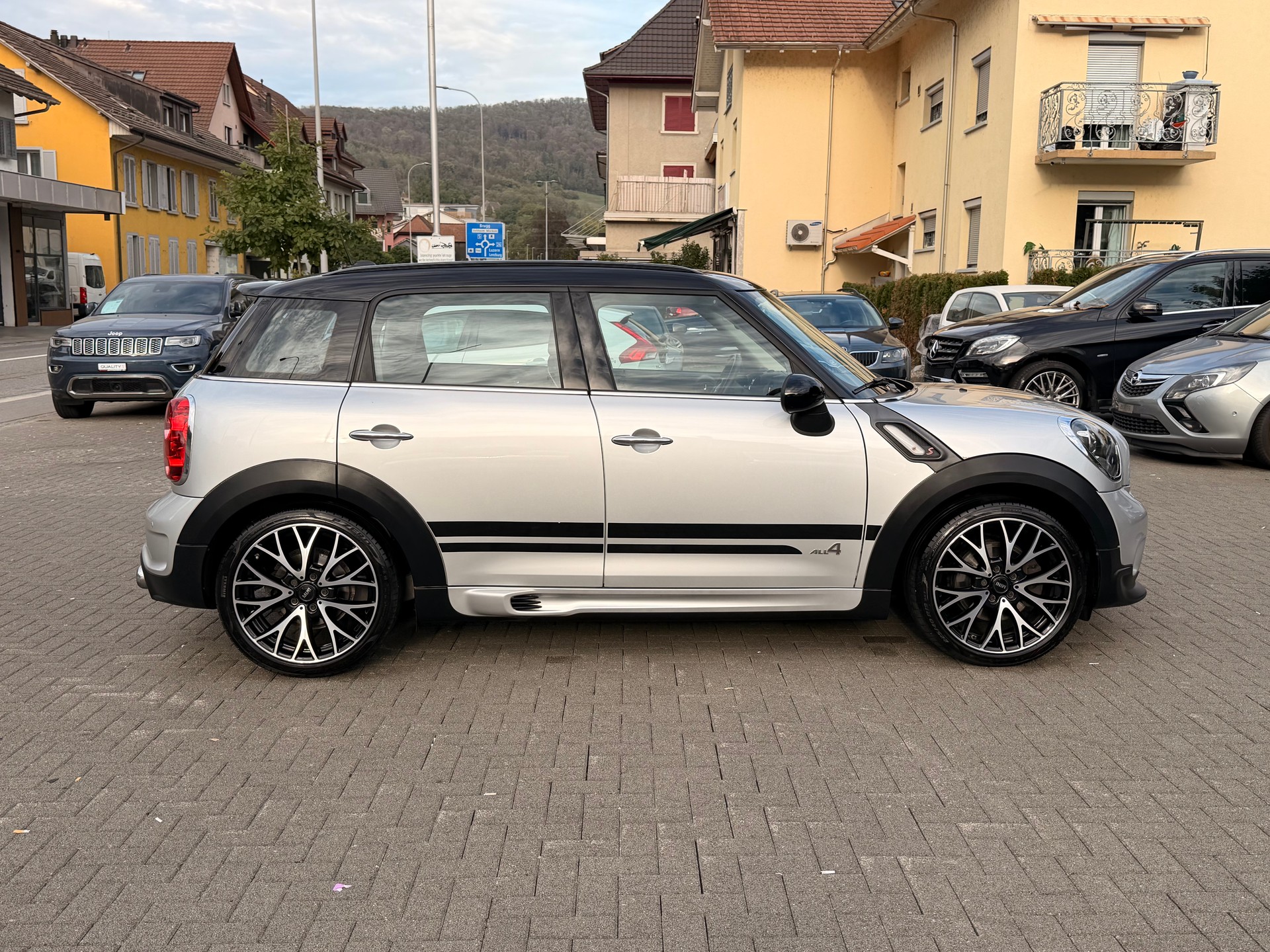 MINI Countryman Cooper S ALL4 JOHN COOPER WORKS-image-8
