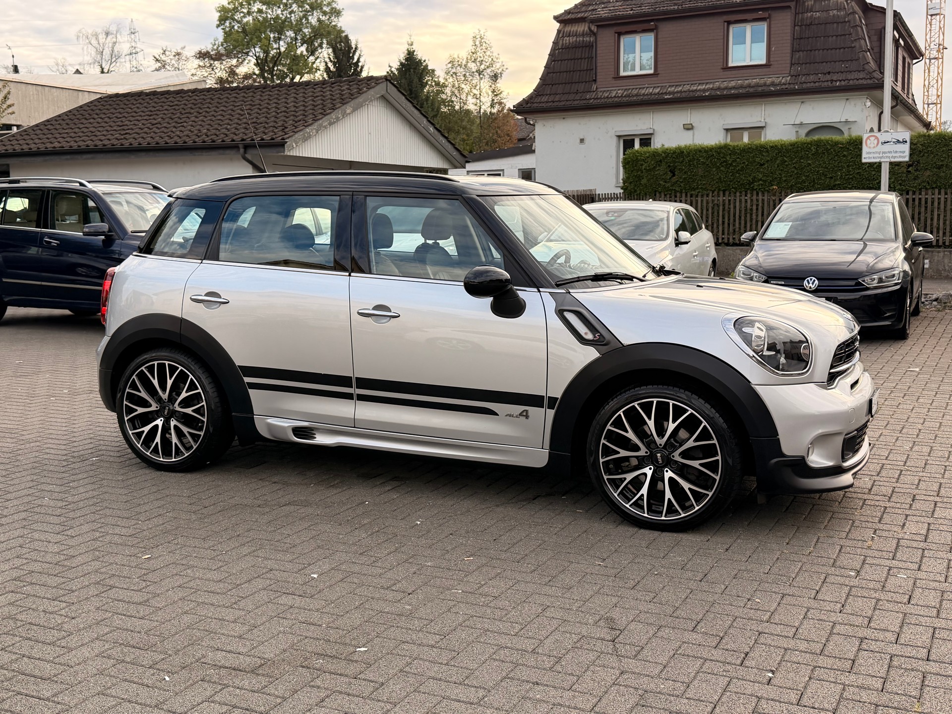 MINI Countryman Cooper S ALL4 JOHN COOPER WORKS-image-3