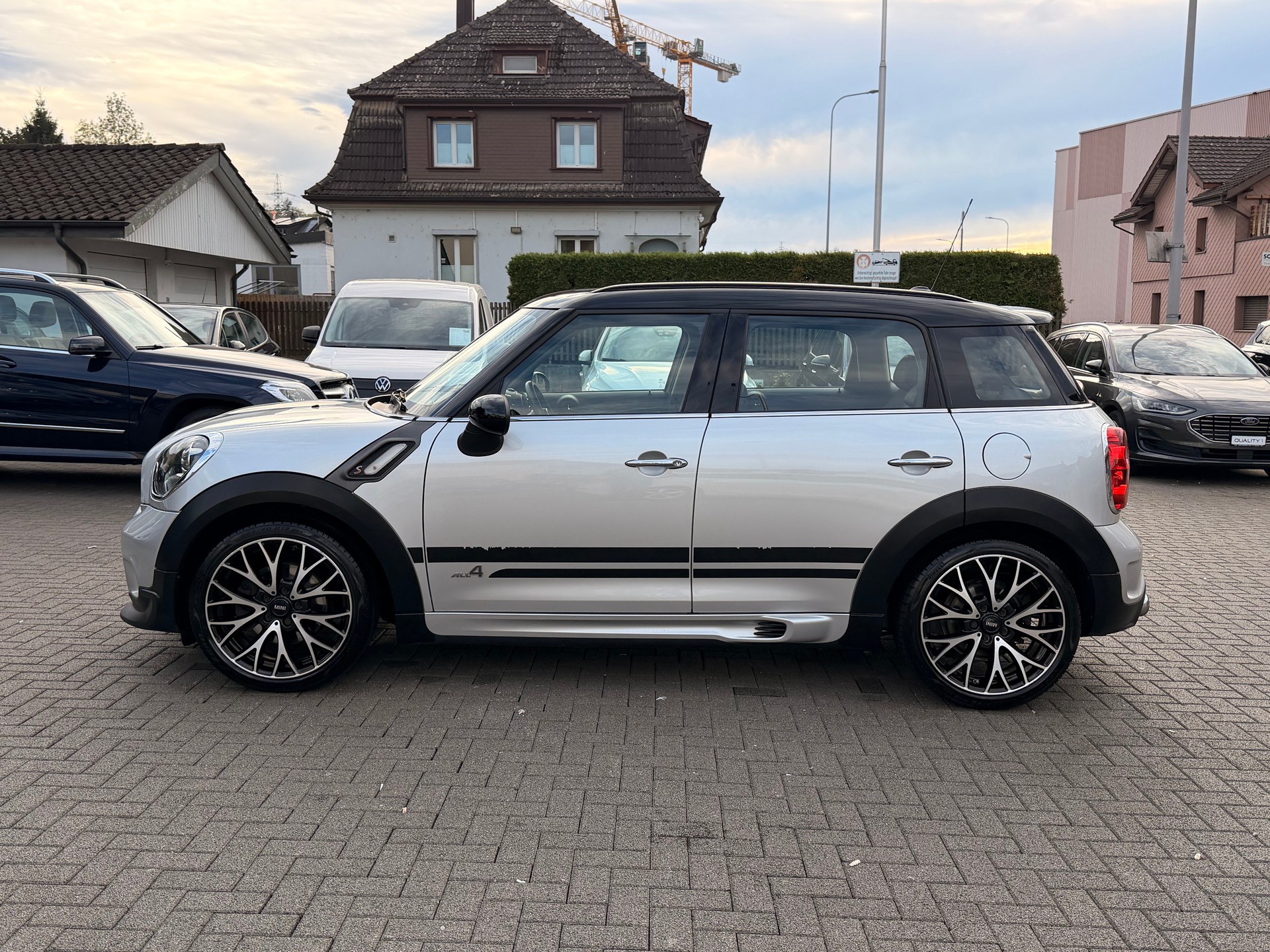 MINI Countryman Cooper S ALL4 JOHN COOPER WORKS-image-6
