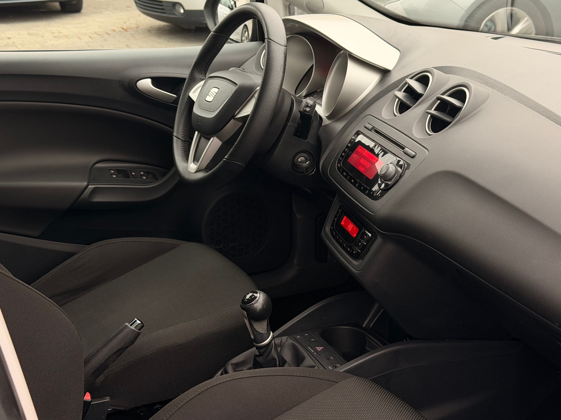 SEAT Ibiza 1.6 Good Stuff-image-8