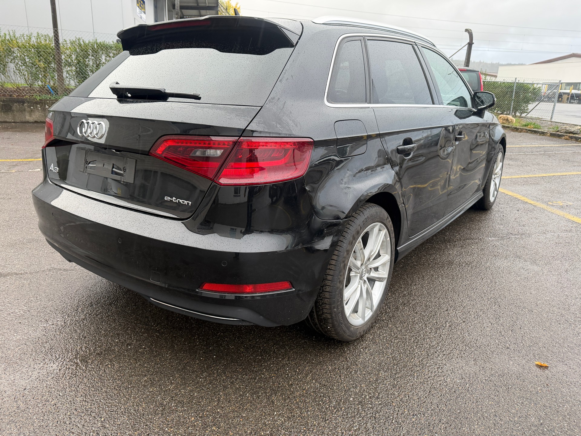 AUDI A3 Sportback 1.4 e-tron Ambition S-tronic-image-4