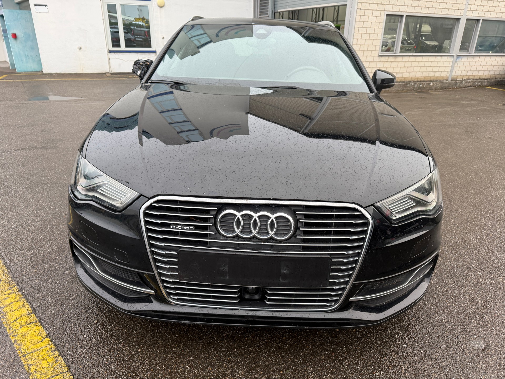 AUDI A3 Sportback 1.4 e-tron Ambition S-tronic-image-1
