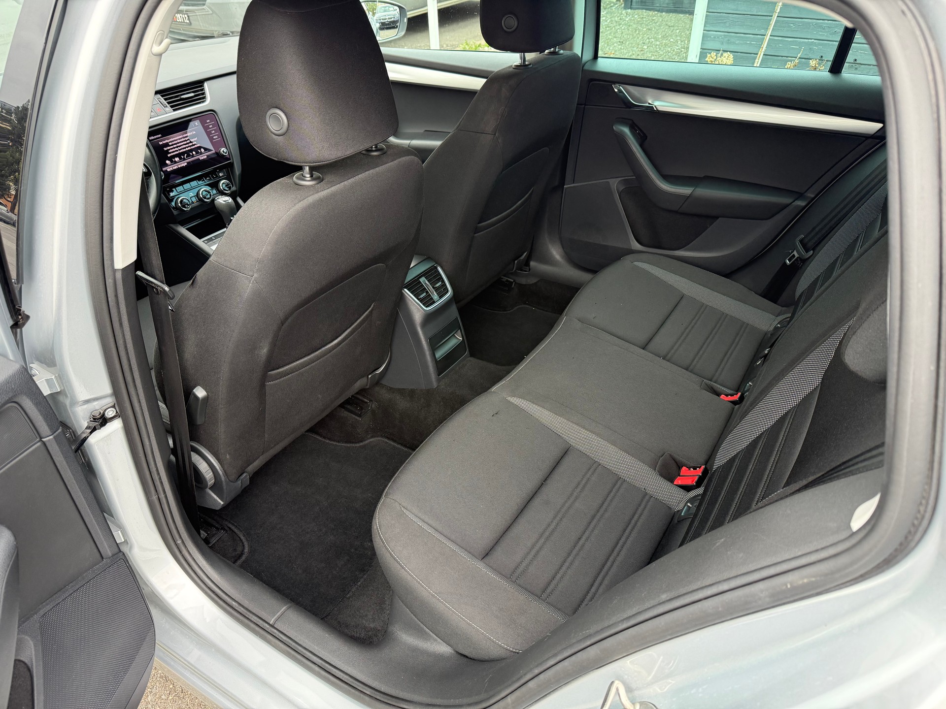 SKODA Octavia Combi 2.0 TDI 150 Ambition 4x4 DSG-image-11