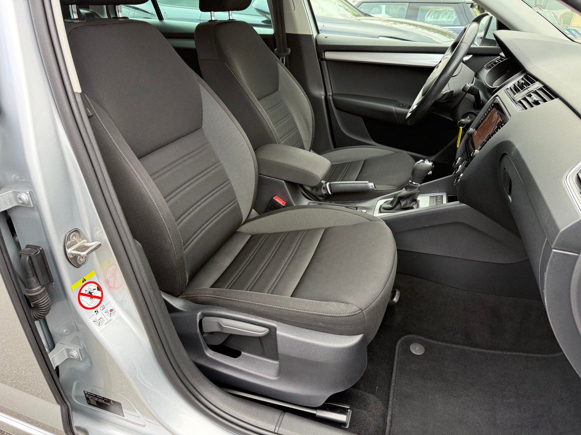 SKODA Octavia Combi 2.0 TDI 150 Ambition 4x4 DSG-image-14