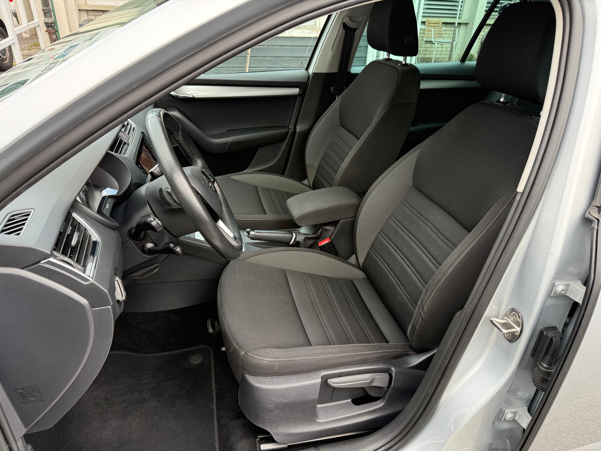 SKODA Octavia Combi 2.0 TDI 150 Ambition 4x4 DSG-image-7