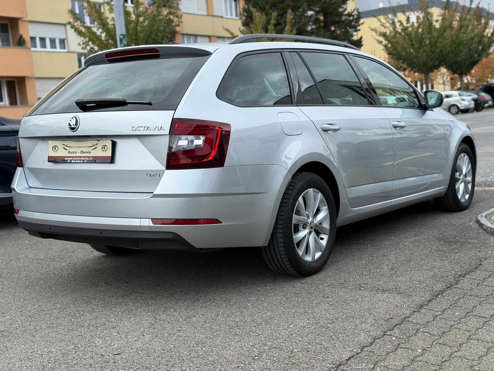 SKODA Octavia Combi 2.0 TDI 150 Ambition 4x4 DSG-showroom-element-3