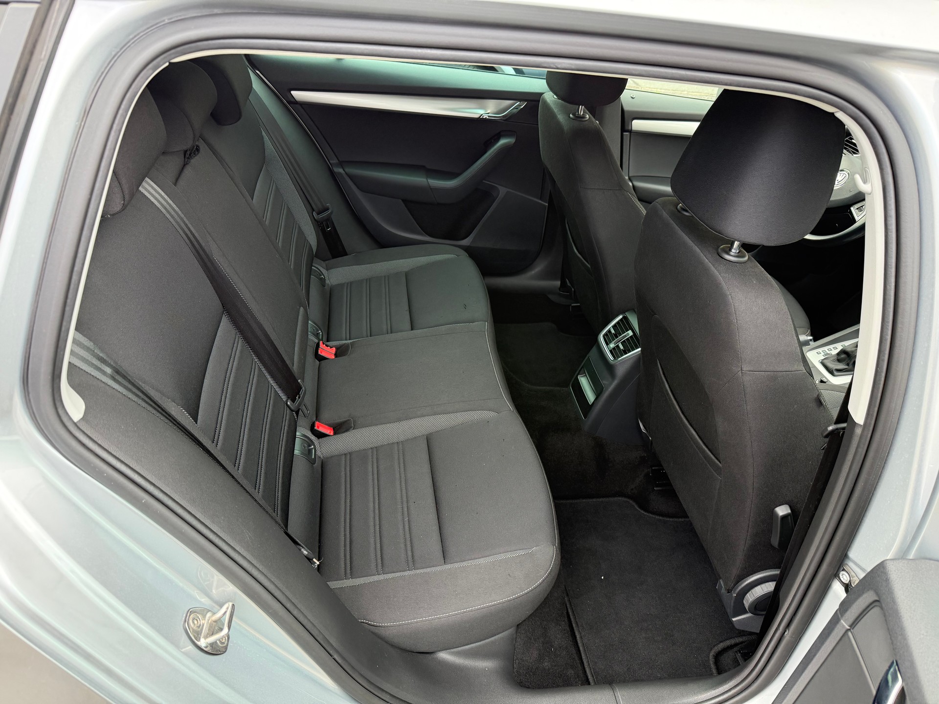 SKODA Octavia Combi 2.0 TDI 150 Ambition 4x4 DSG-image-15