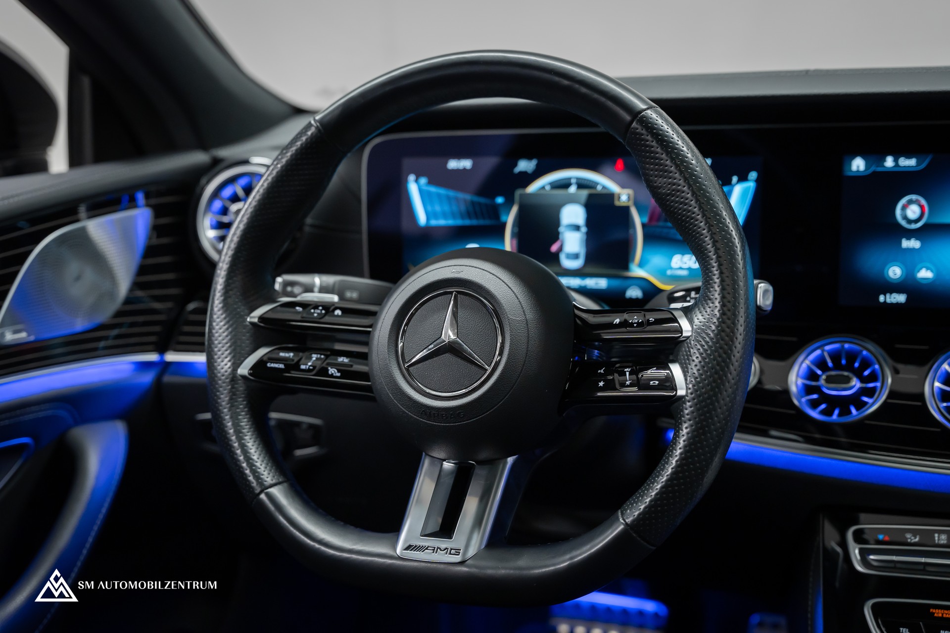 MERCEDES-BENZ CLS 450 AMG Line 4matic / 360° / Panorama / Sitzbelüftung-image-24