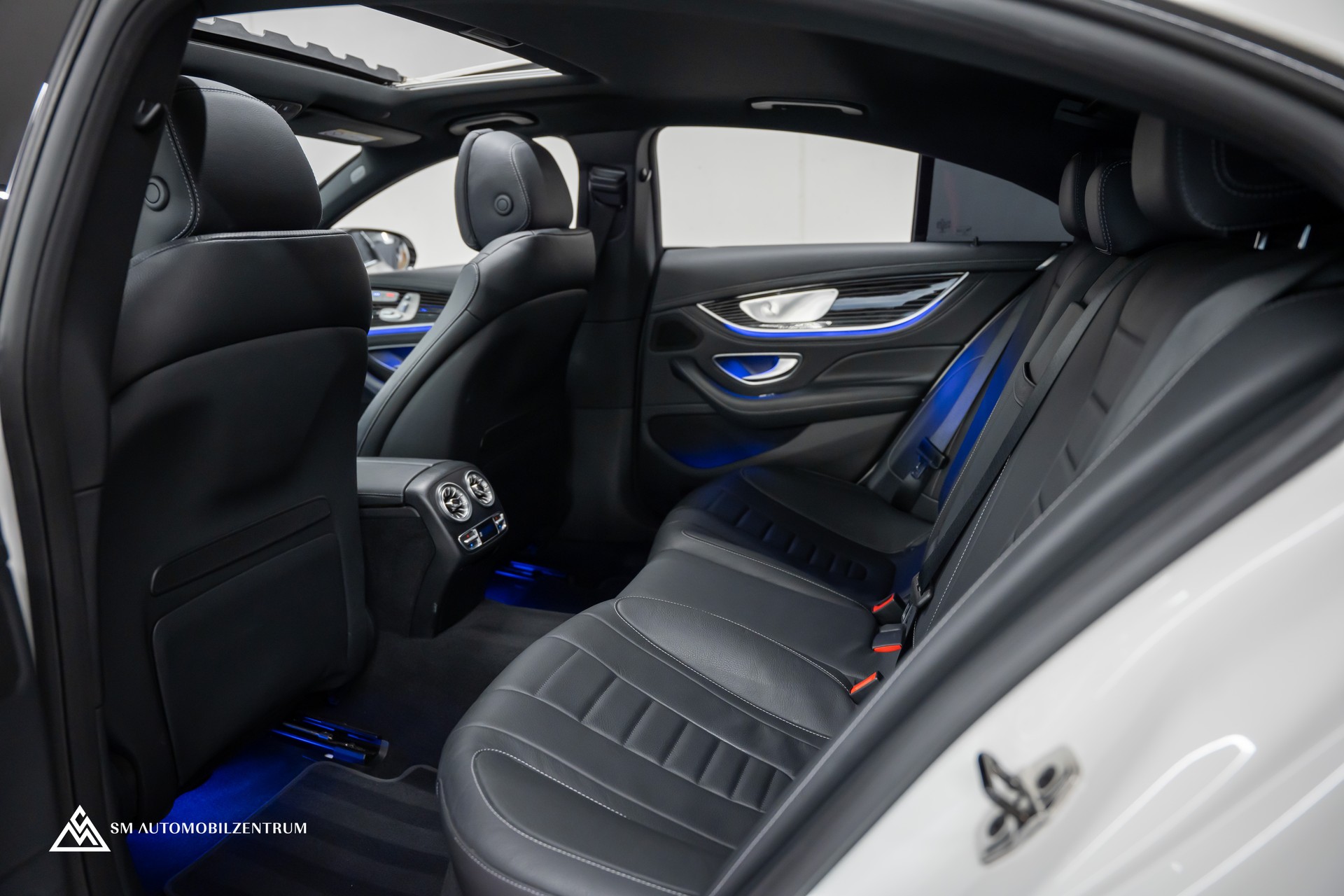 MERCEDES-BENZ CLS 450 AMG Line 4matic / 360° / Panorama / Sitzbelüftung-image-18