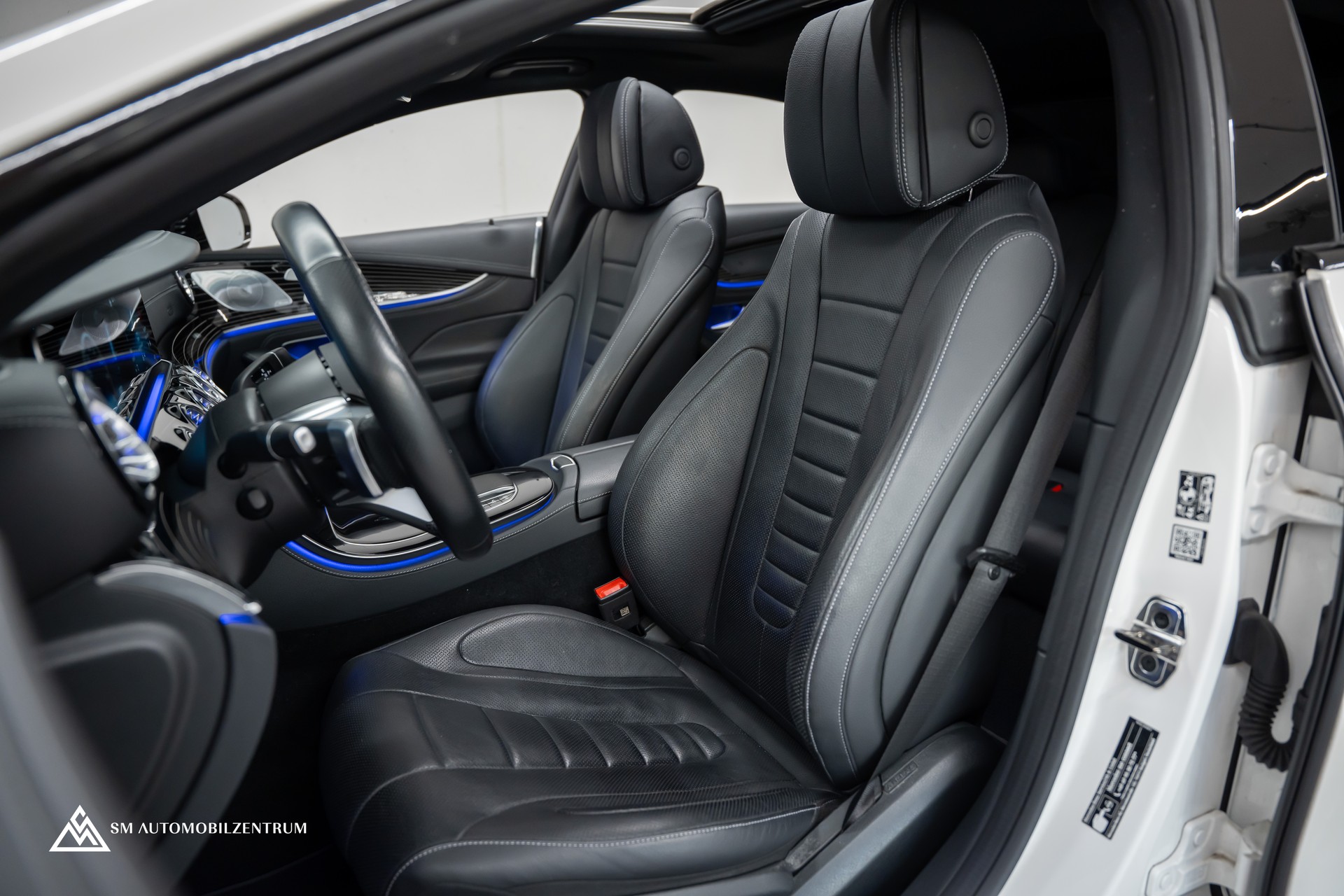 MERCEDES-BENZ CLS 450 AMG Line 4matic / 360° / Panorama / Sitzbelüftung-image-17