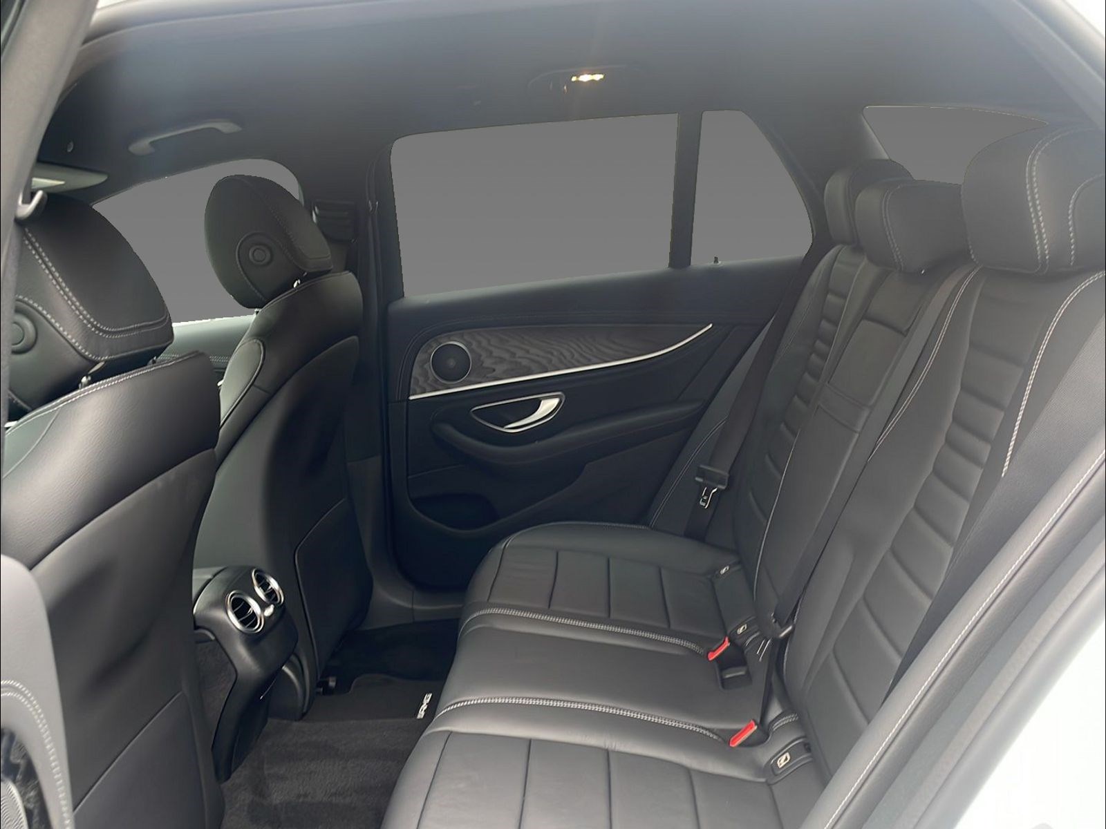 MERCEDES-BENZ E 300 d 4Matic T-Modell-image-9