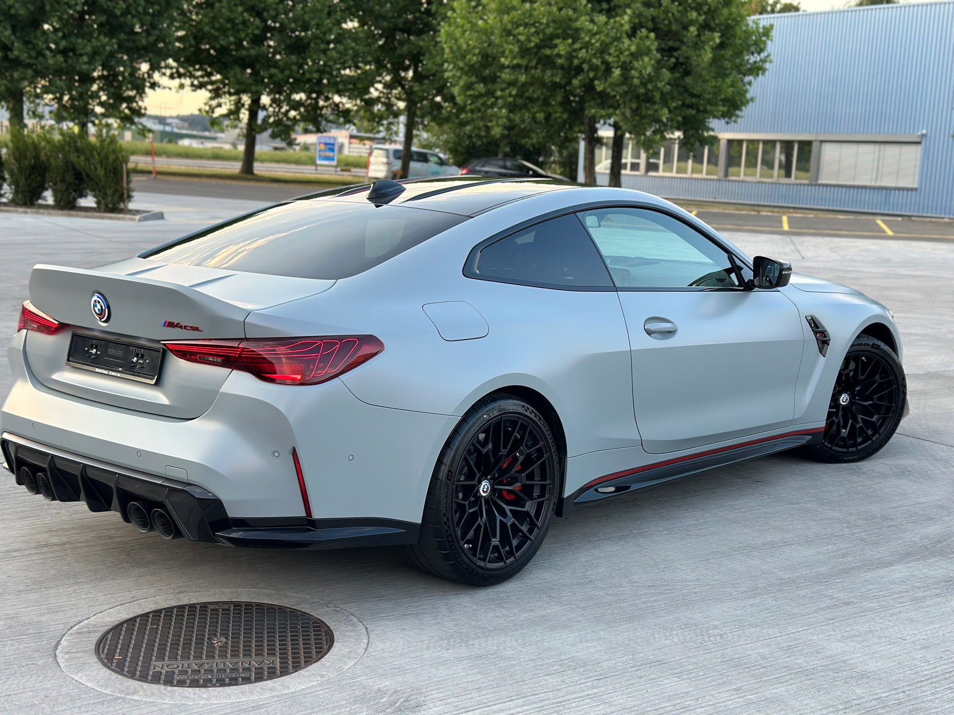 BMW M4 CSL Coupé-image-10