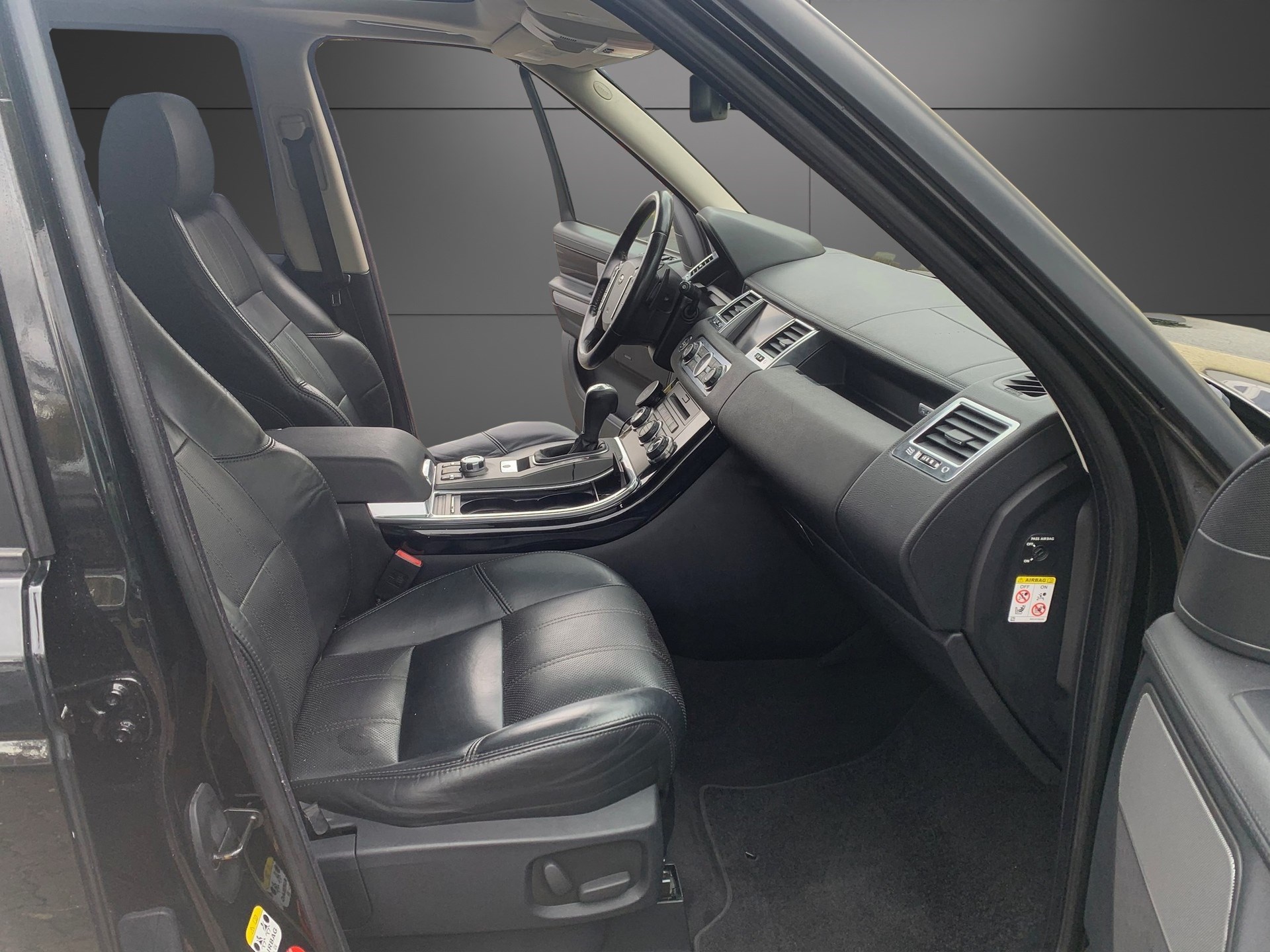 LAND ROVER Range Rover Sport 3.0 TDV6 S Automatic-image-5