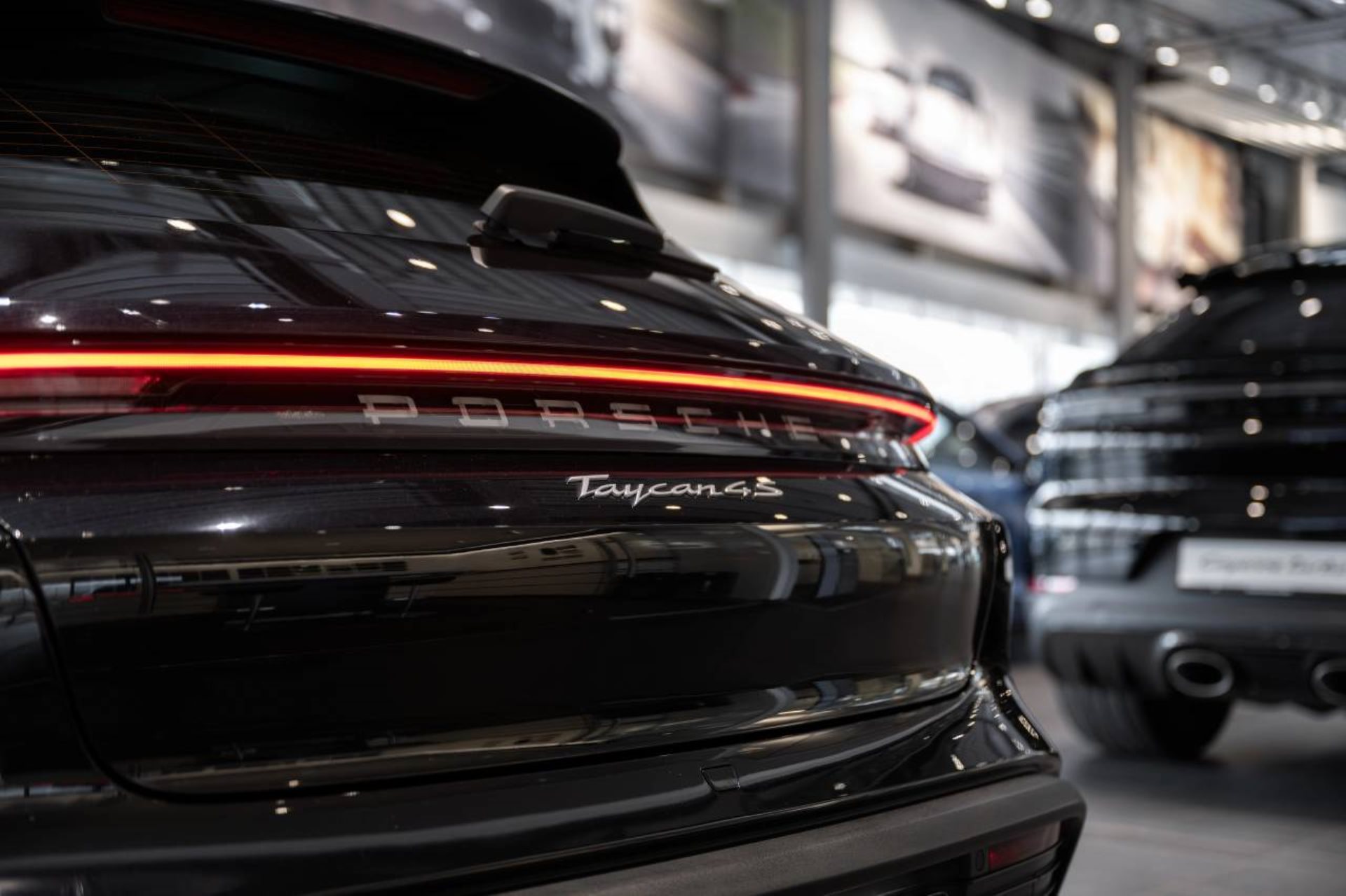 PORSCHE Taycan 4S Sport Turismo-image-26
