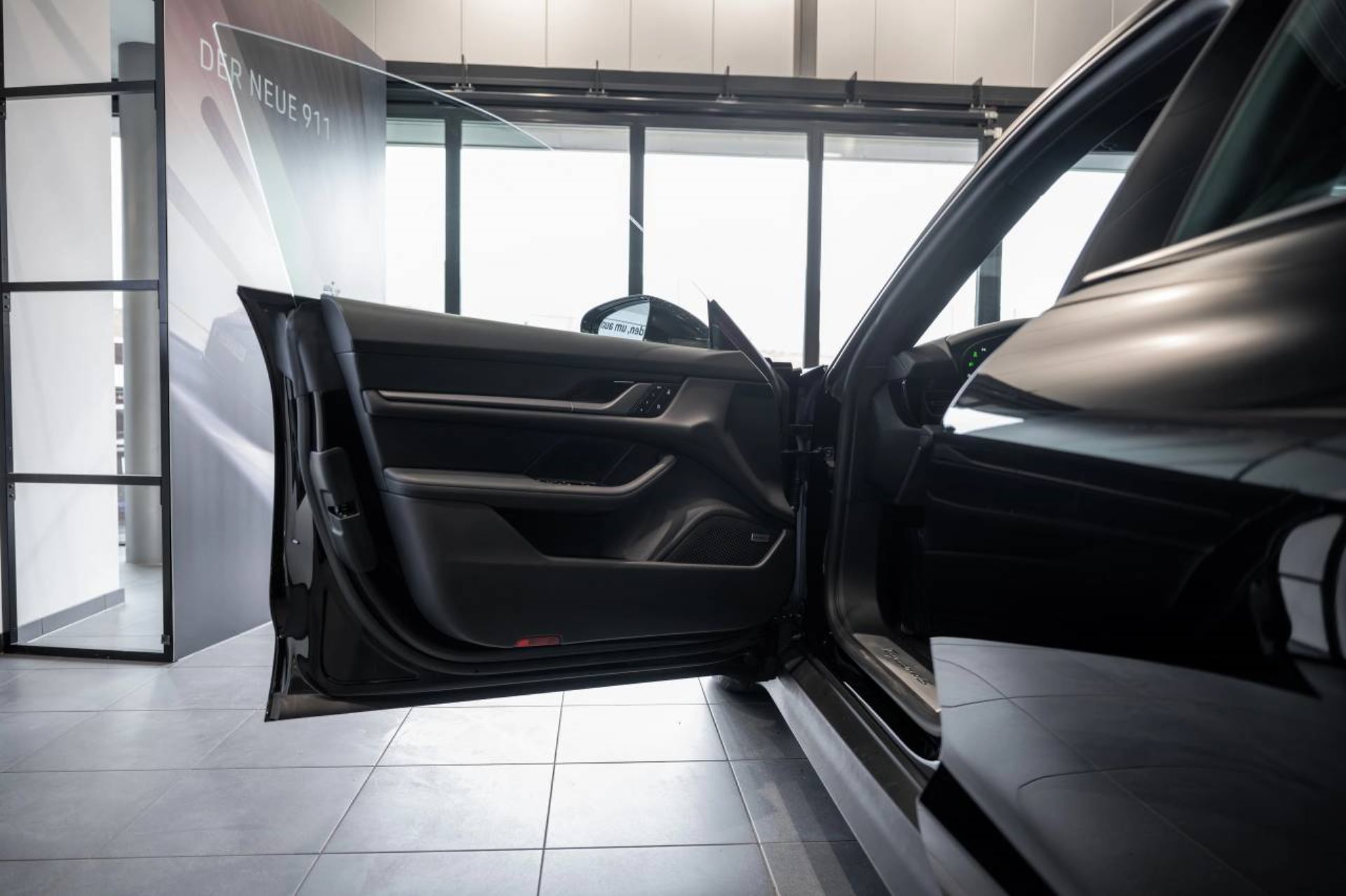 PORSCHE Taycan 4S Sport Turismo-image-18