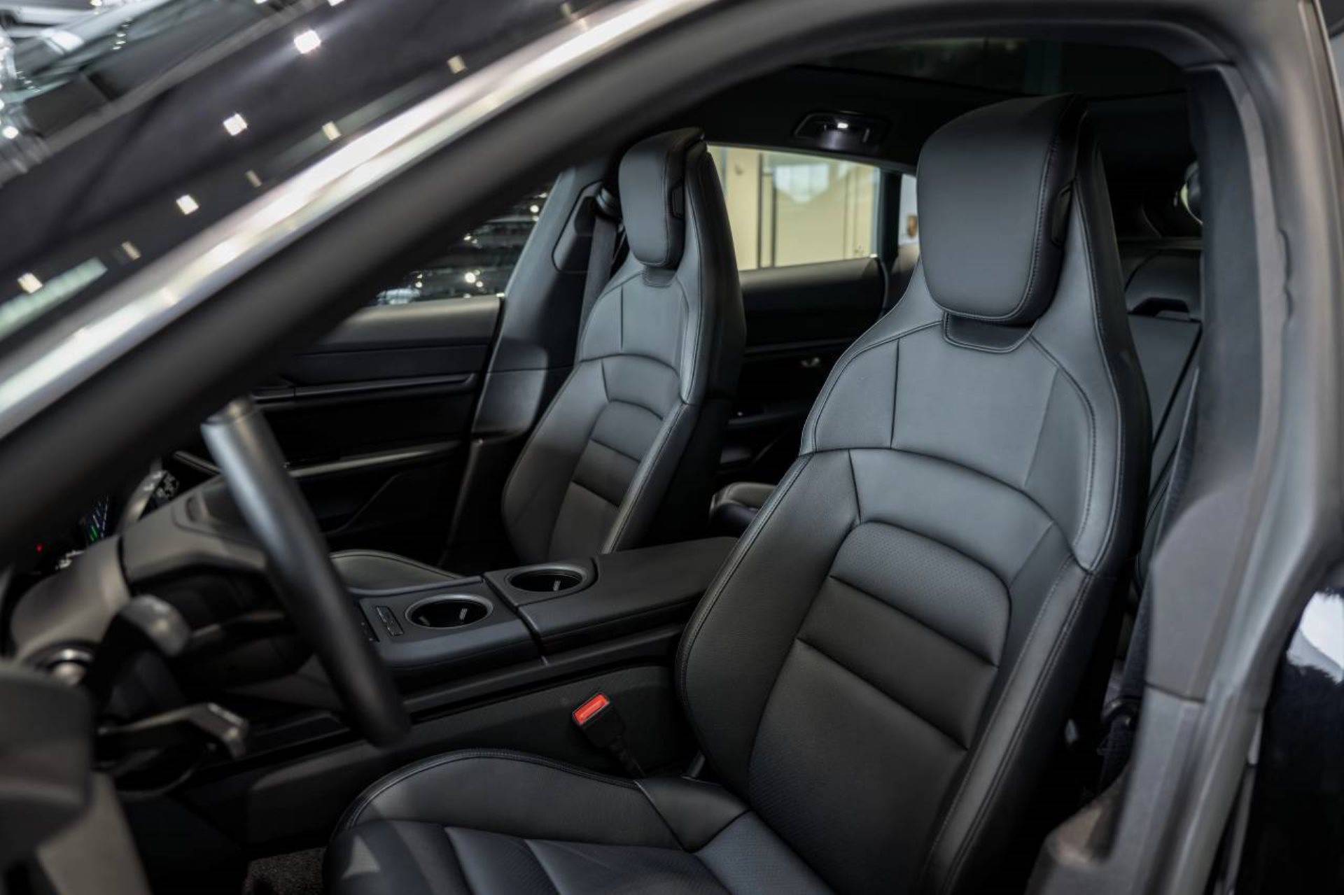 PORSCHE Taycan 4S Sport Turismo-image-4