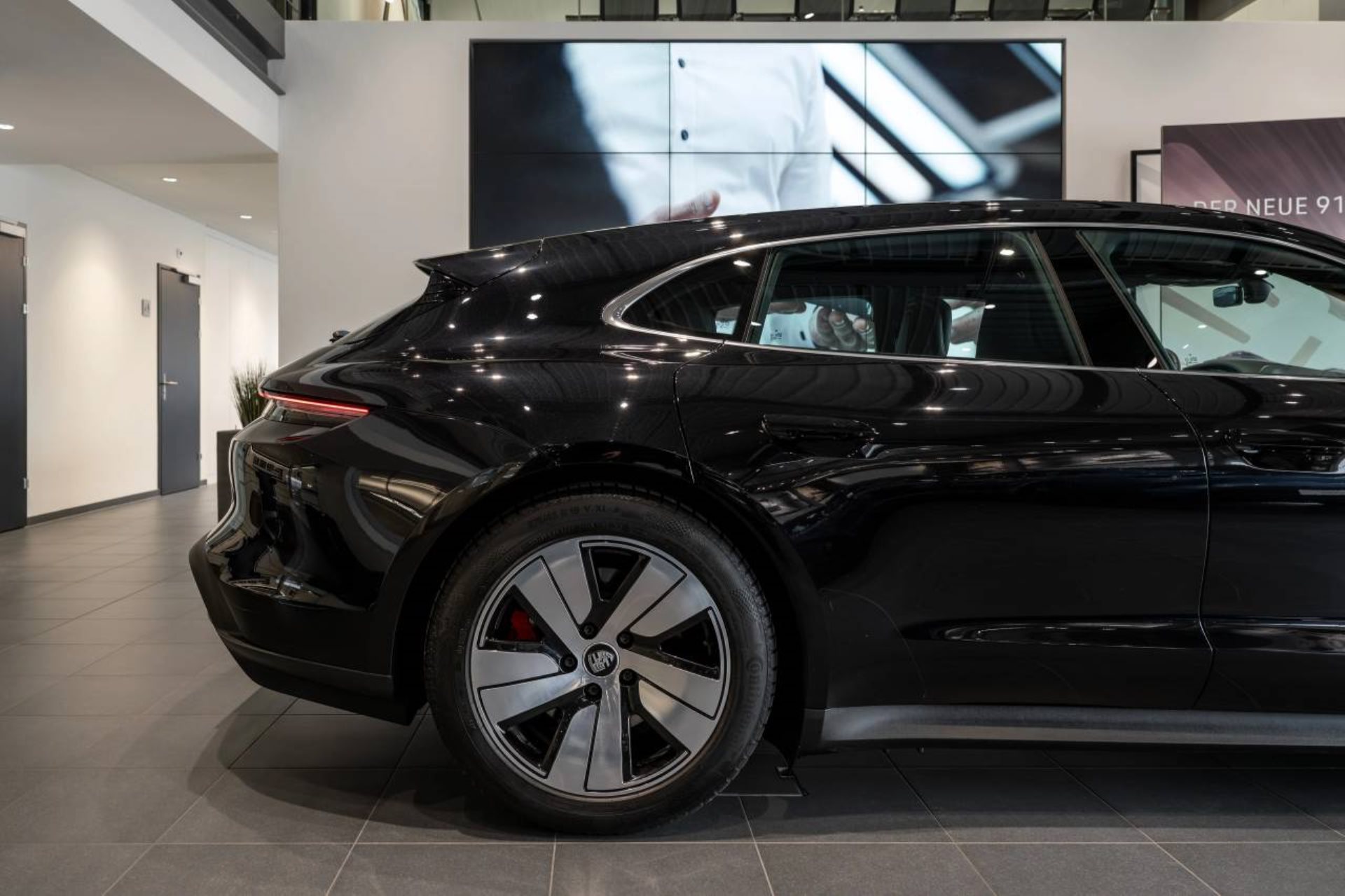 PORSCHE Taycan 4S Sport Turismo-image-10