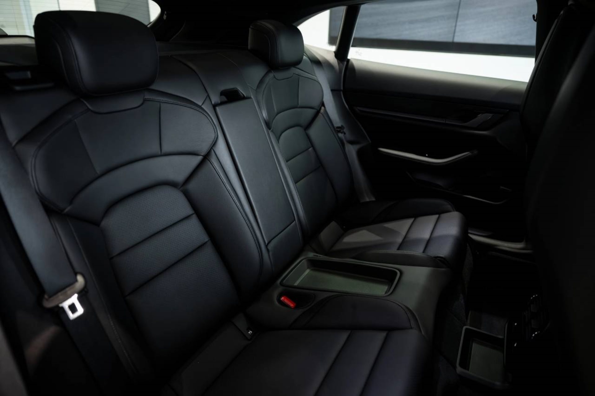 PORSCHE Taycan 4S Sport Turismo-image-22